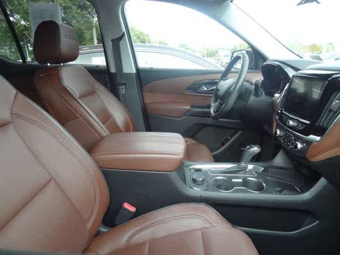 Used 2019 Chevrolet Traverse High Country AWD/4WD image 12