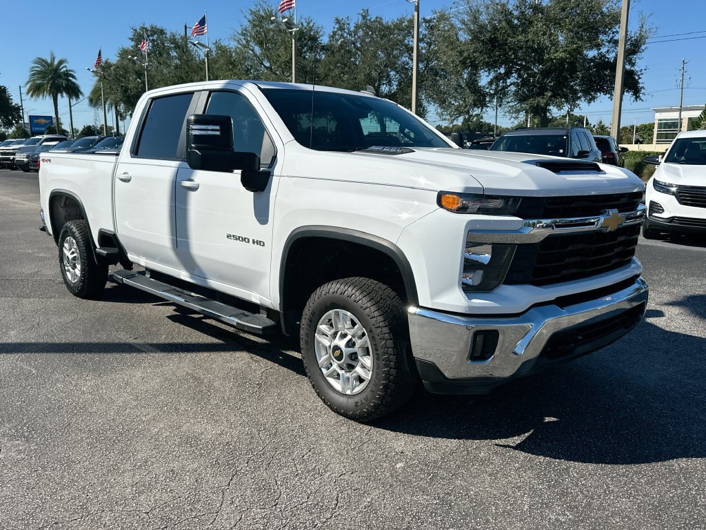 Used 2025 Chevrolet Silverado 2500 LT w/ Convenience Package AWD/4WD image 3
