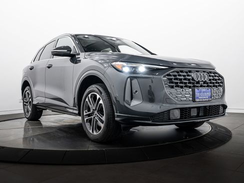 Used 2025 Audi Q5 Premium Plus w/ Premium Plus AWD/4WD image 1