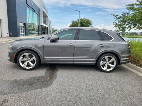 Certified 2023 Bentley Bentayga Plug-In Hybrid AWD/4WD image 11