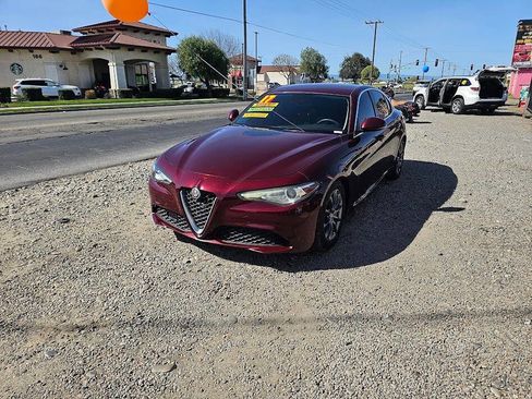 Used 2017 Alfa Romeo Giulia image 3