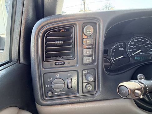 Used 2002 Chevrolet Tahoe LT AWD/4WD image 9