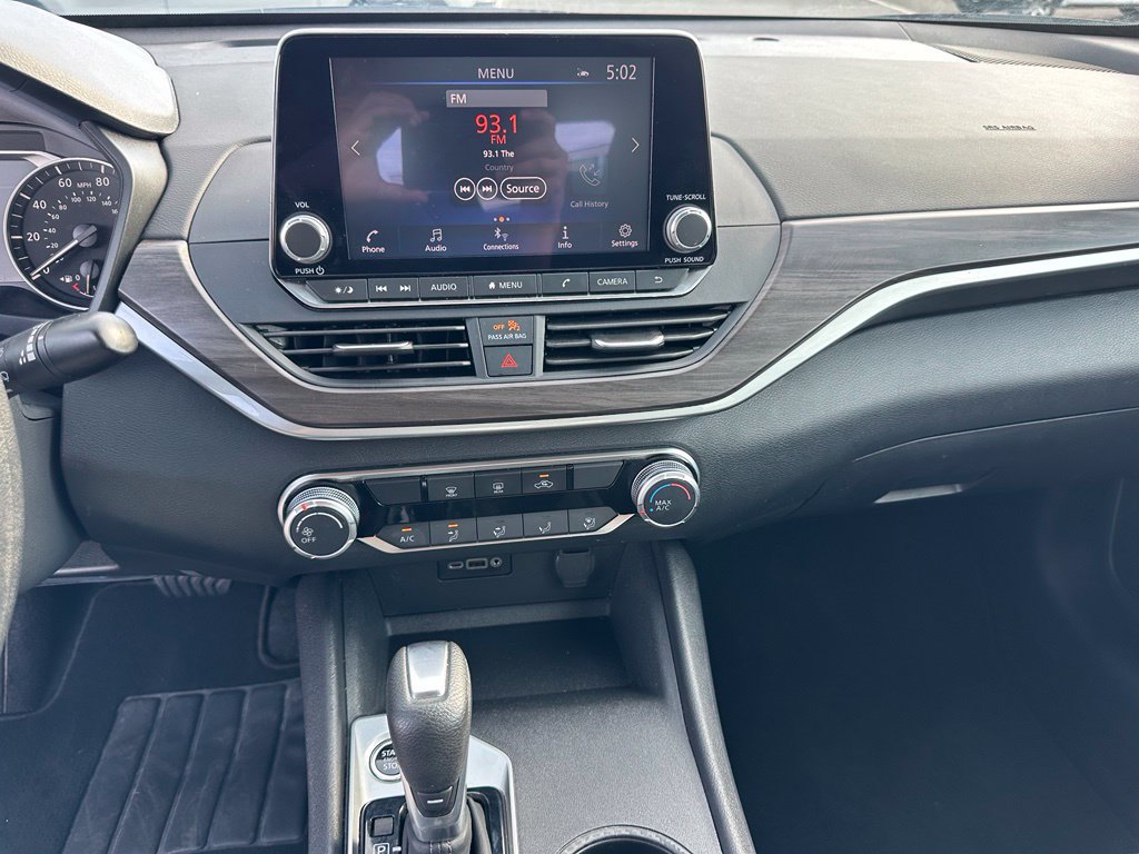 Used 2025 Nissan Altima 2.5 SV FWD image 24