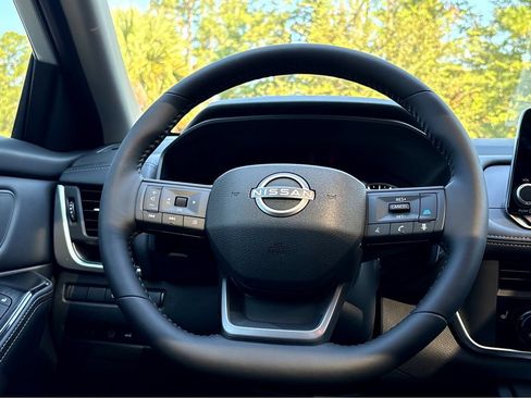 Used 2026 Nissan Rogue SV w/ SV Premium Package FWD image 15