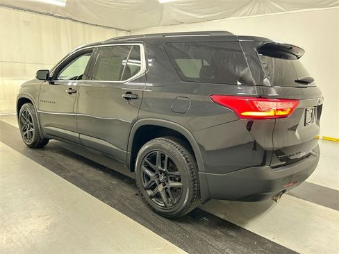 Used 2021 Chevrolet Traverse LT w/ LPO, Blackout Package image 7