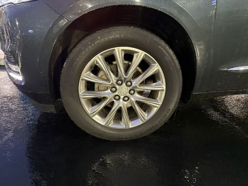 Used 2020 Buick Enclave Premium w/ Sun and Sites Package image 28