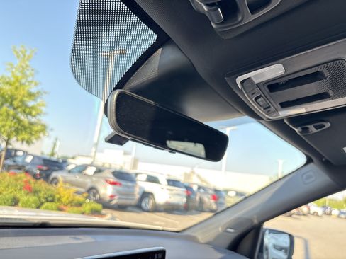 Used 2025 Honda Pilot Black Edition image 28