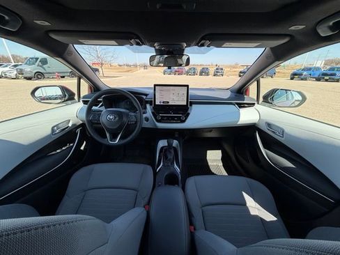 Used 2025 Toyota Corolla SE w/ SE Premium Package image 28