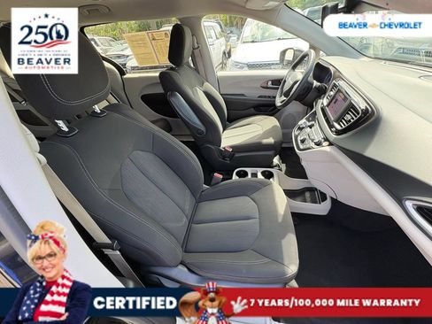Used 2023 Chrysler Voyager LX FWD image 27