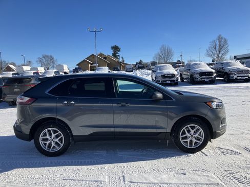 Used 2024 Ford Edge SEL w/ Convenience Package image 4