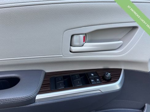 Used 2024 Toyota Sienna LE image 11