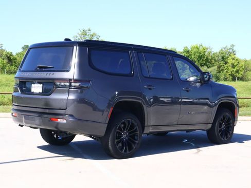 Used 2017 Jeep Cherokee Trailhawk AWD/4WD image 31