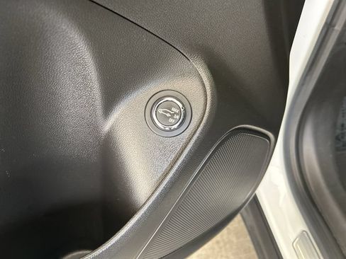 Used 2022 Buick Encore GX Select FWD image 38