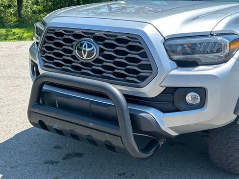 Used 2023 Toyota Tacoma TRD Off-Road w/ Technology Package AWD/4WD image 13