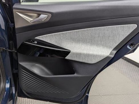 Used 2023 Volkswagen ID.4 Pro image 19