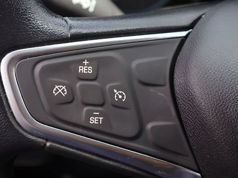 Used 2018 Chevrolet Equinox LT FWD image 19