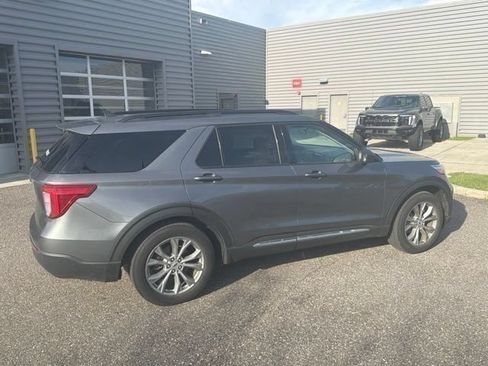 Used 2023 Ford Explorer XLT w/ Equipment Group 202A RWD image 4