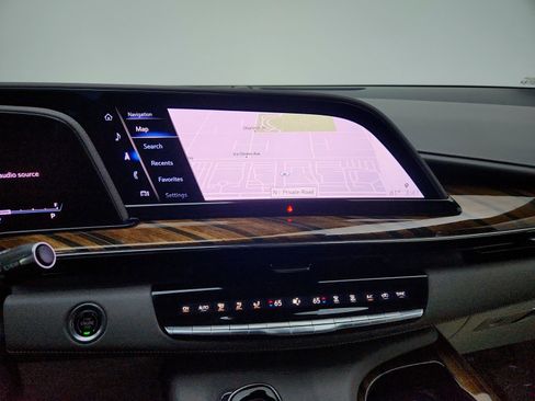 Used 2023 Cadillac Escalade ESV Sport Platinum w/ LPO, ONYX Package image 13