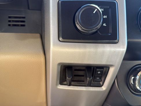 Used 2020 Ford F250 Lariat w/ Chrome Package AWD/4WD image 24