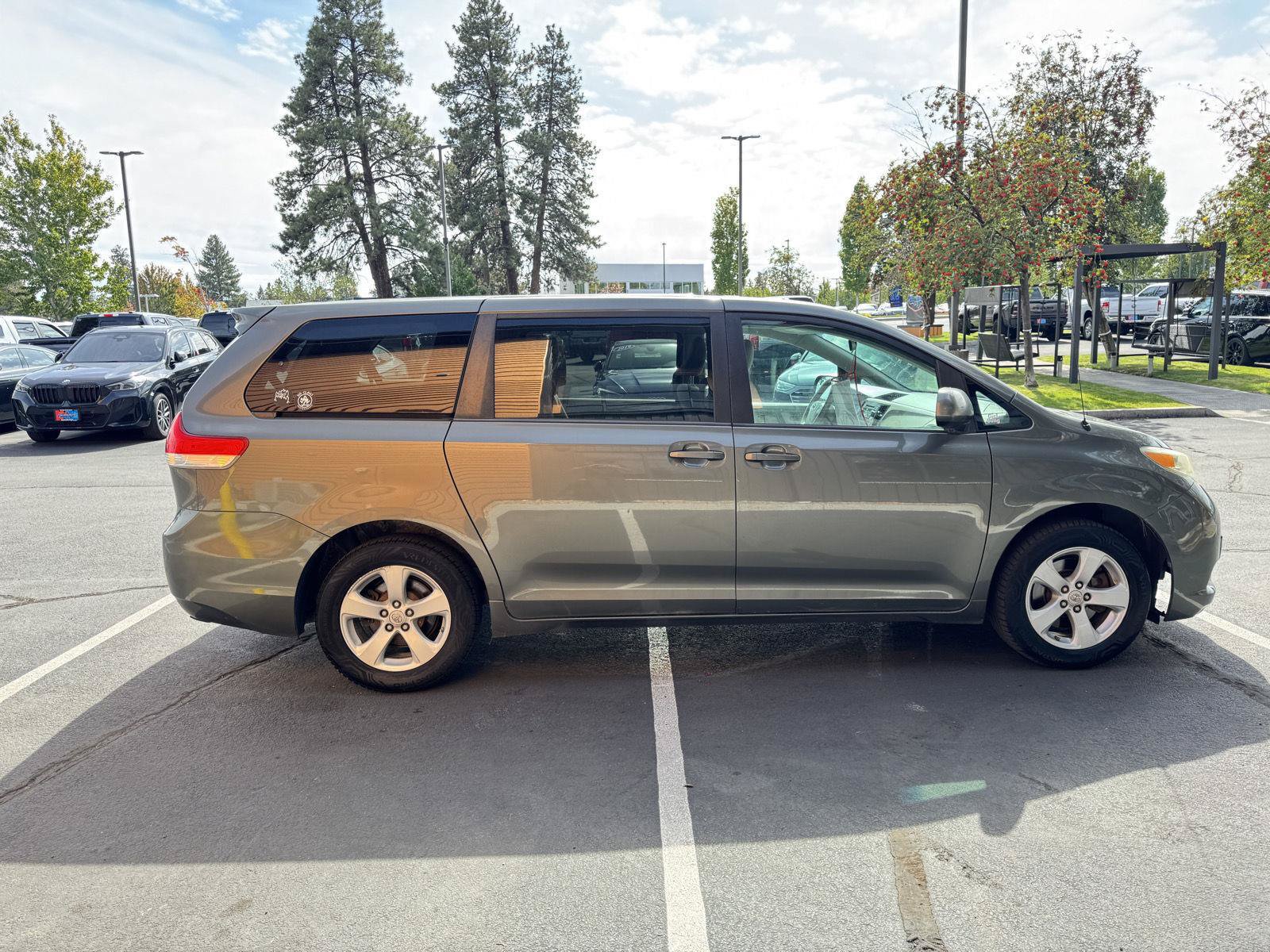 Used 2012 Toyota Sienna LE FWD image 6