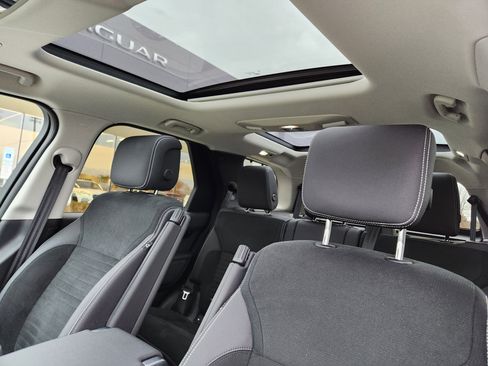 Certified 2024 Land Rover Discovery S image 12