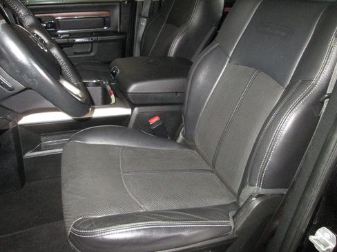 Used 2018 RAM 1500 Laramie w/ Convenience Group AWD/4WD image 37