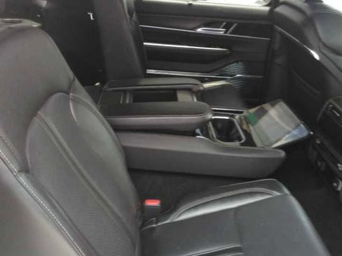 Used 2024 Jeep Grand Wagoneer L 4WD image 7