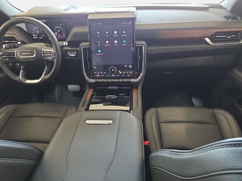 Used 2025 GMC Yukon Denali w/ Sun & Power Step Package AWD/4WD image 9