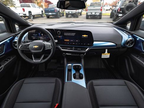 New 2026 Chevrolet Equinox EV LT image 18