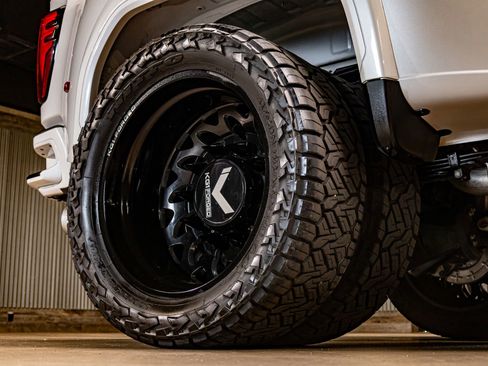 Used 2024 GMC Sierra 3500 Denali w/ Denali Reserve Package image 15