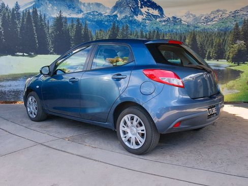 Used 2014 MAZDA MAZDA2 Sport FWD image 4
