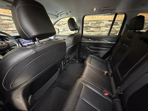Used 2023 Jeep Grand Cherokee Limited AWD/4WD image 27