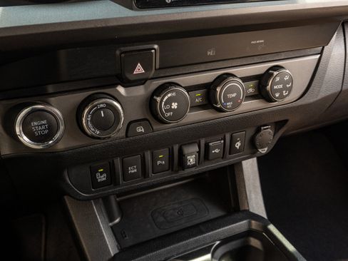 Used 2020 Toyota Tacoma TRD Sport w/ Technology Package AWD/4WD image 24