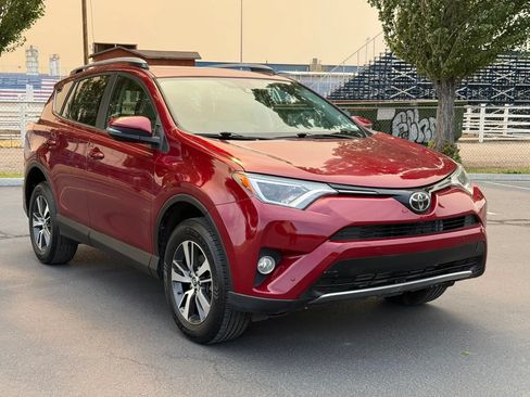 Used 2018 Toyota RAV4 XLE AWD/4WD image 11