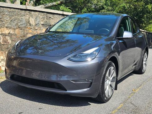 Used 2023 Tesla Model Y Long Range AWD/4WD image 14