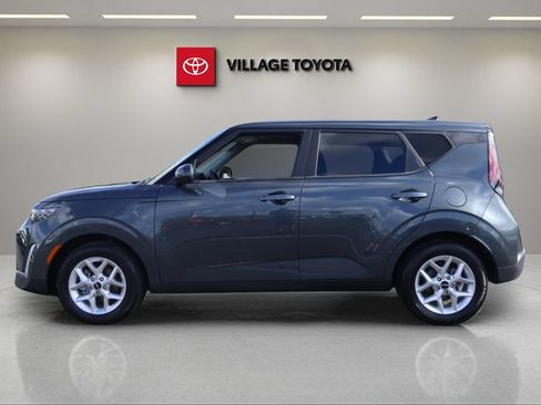 Used 2025 Kia Soul LX w/ LX Technology Package FWD image 2