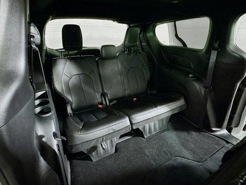 Used 2024 Chrysler Pacifica Touring-L w/ S Appearance Package image 27