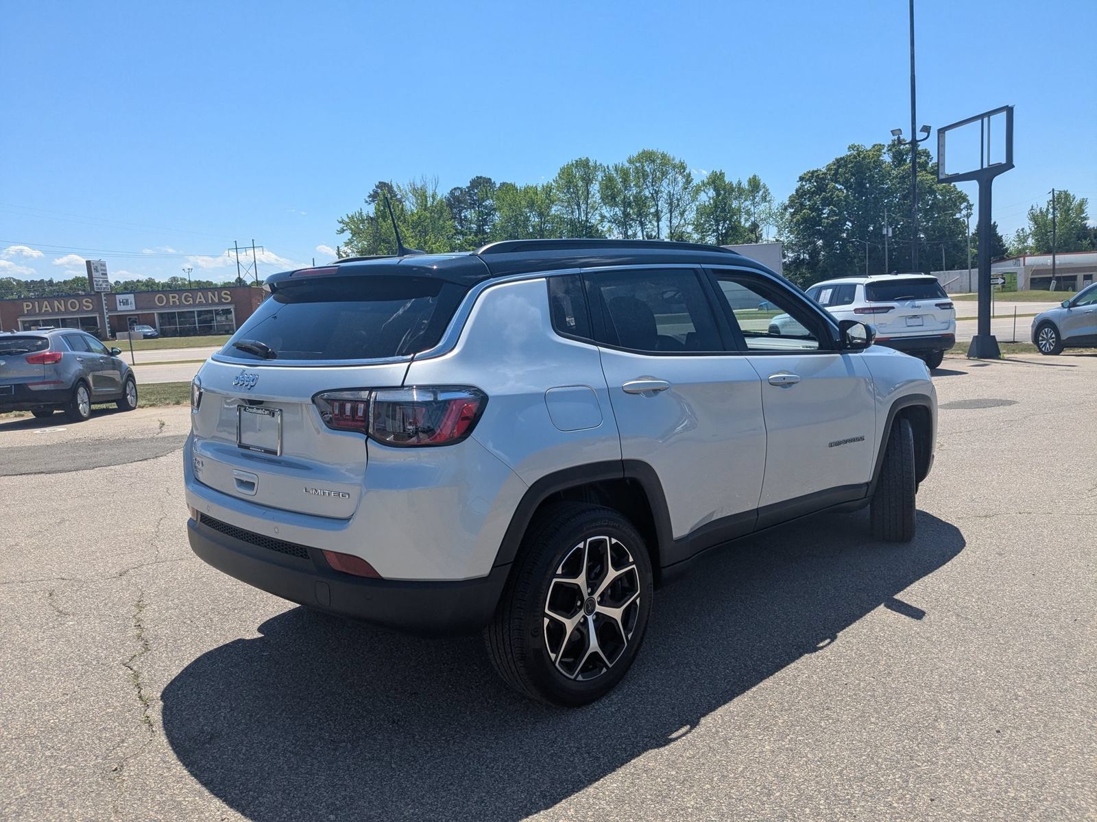 Used 2025 Jeep Compass Limited AWD/4WD image 10