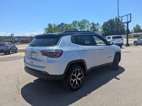 Used 2025 Jeep Compass Limited AWD/4WD image 10