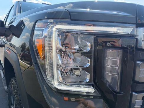 Used 2022 GMC Sierra 2500 AT4 w/ Driver Alert Package I AWD/4WD image 6