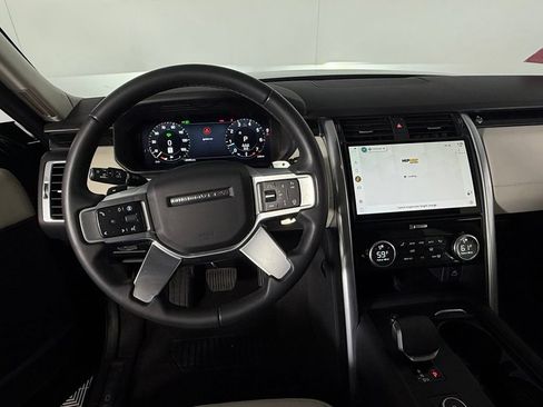 Used 2025 Land Rover Discovery S AWD/4WD image 14