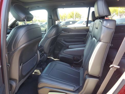 Used 2025 Jeep Grand Cherokee L Limited w/ Luxury Tech Group II image 12