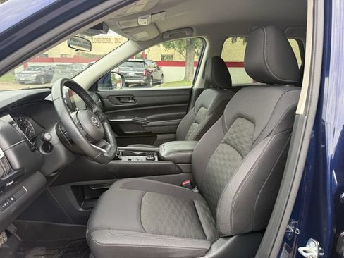 Used 2024 Nissan Pathfinder SV AWD/4WD image 25