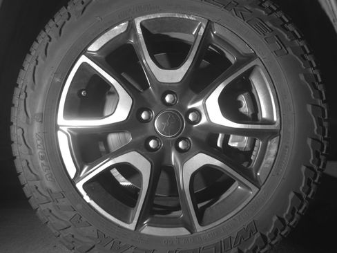 Used 2025 Jeep Compass Trailhawk AWD/4WD image 13