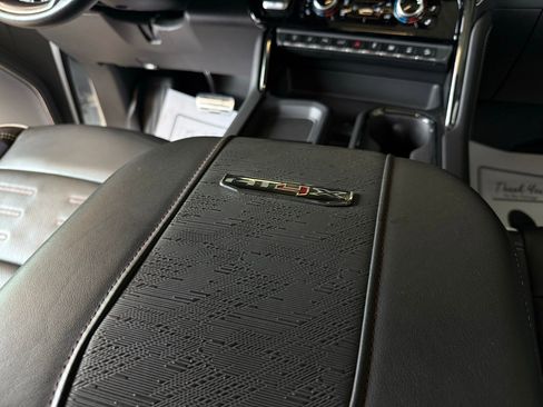 Used 2024 GMC Sierra 2500 AT4X image 42