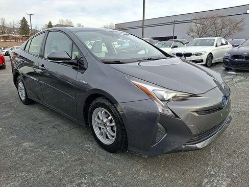 Used 2016 Toyota Prius Four image 3