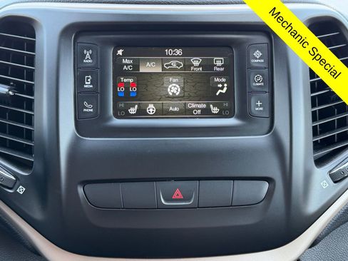 Used 2014 Jeep Cherokee Latitude w/ Comfort/Convenience Group AWD/4WD image 30