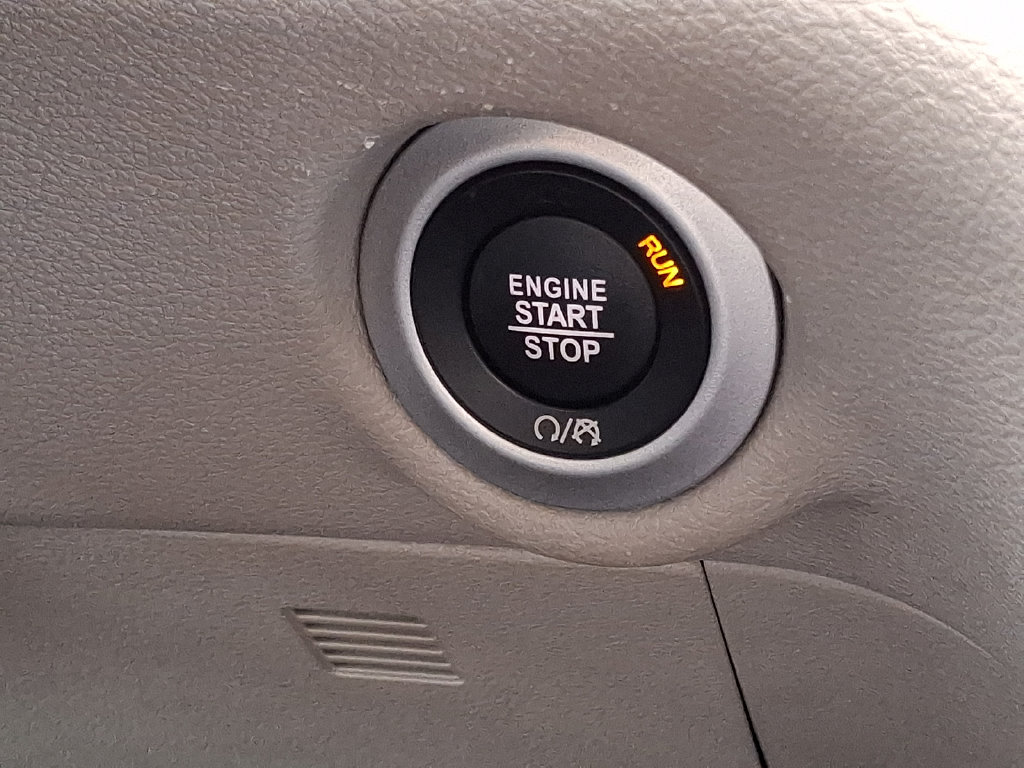 Used 2024 Chrysler Pacifica Touring-L FWD image 24