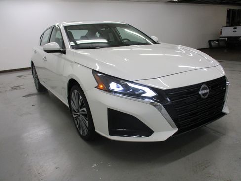 New 2025 Nissan Altima 2.5 SL image 3