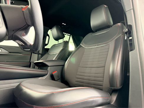 Used 2025 Ford Explorer ST-Line w/ Premium Package image 13